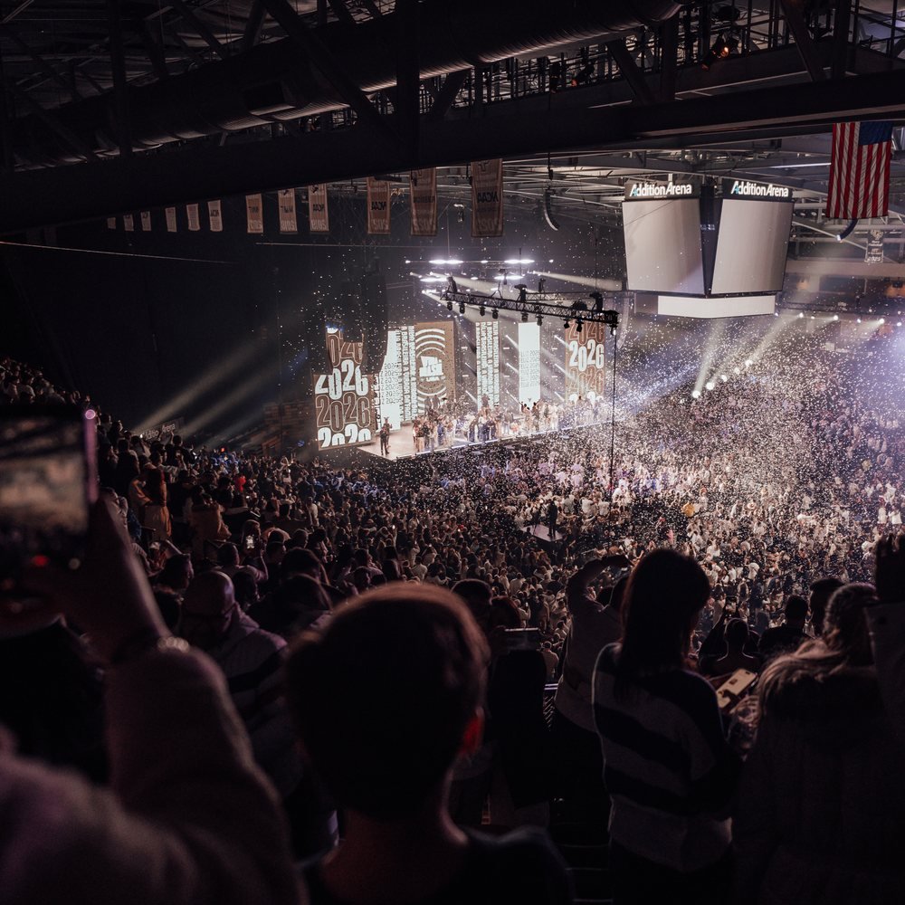 Addition Arena cheia na virada de 2025, em Orlando